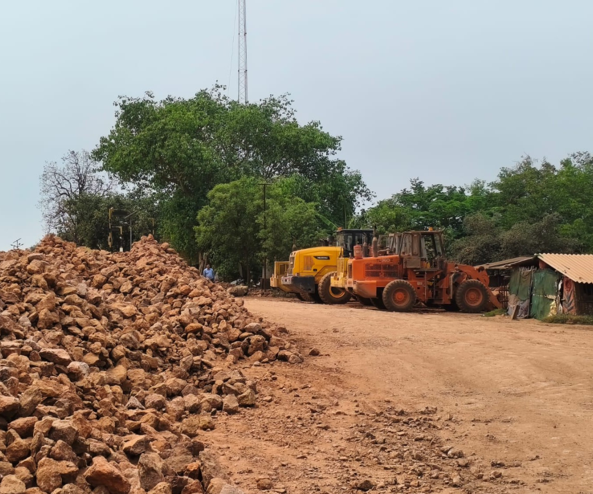 Bauxite loaded in meralgram station
